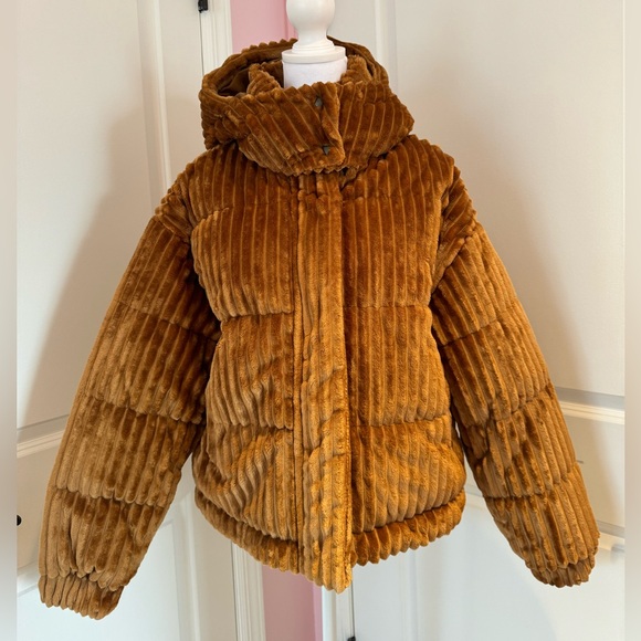 American eagle fuzzy jacket. Size S. New with tags. - Picture 2 of 8